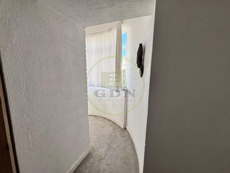 Apartament cu 3 camere semidecomandat, mobilat în Central