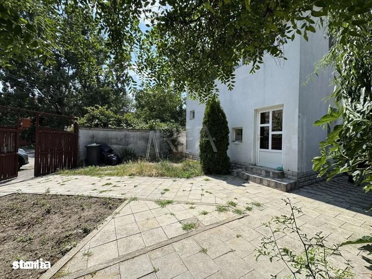 Casă cu 4 camere în Regie