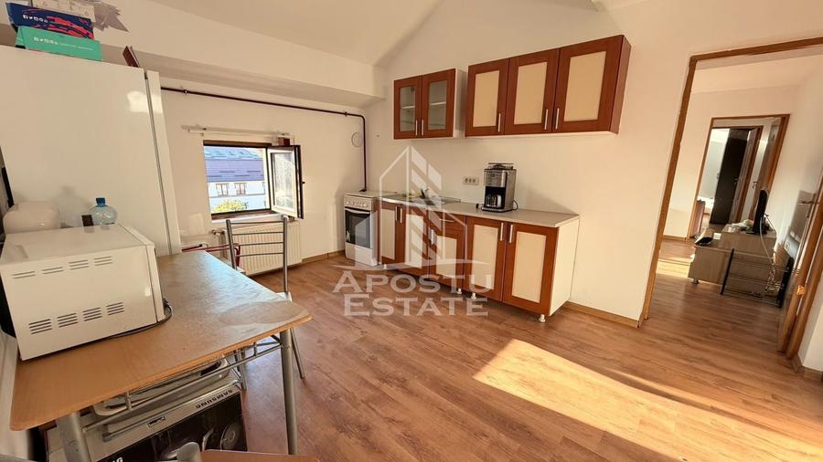 Apartament cu 3 camere decomandat, mobilat în Girocului