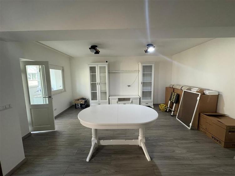 Apartament cu 3 camere decomandat, mobilat în Brăilei