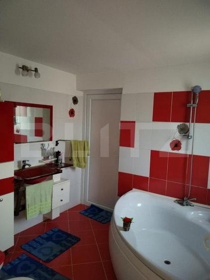 Casă individuală cu 7 camere cu Garaj în Ulmi