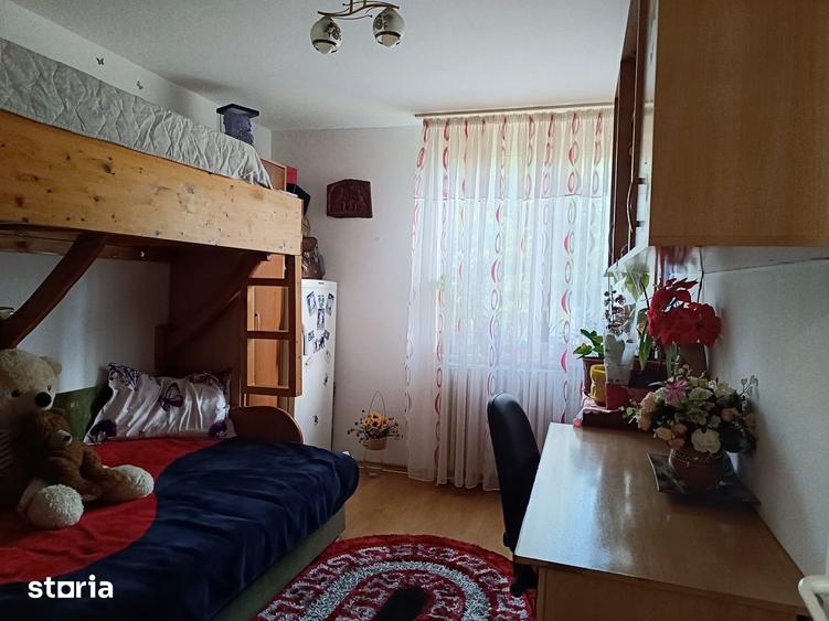 Apartament 2 camere, mobilat, la etajul 1,Sta?iunea OLIMP - 2