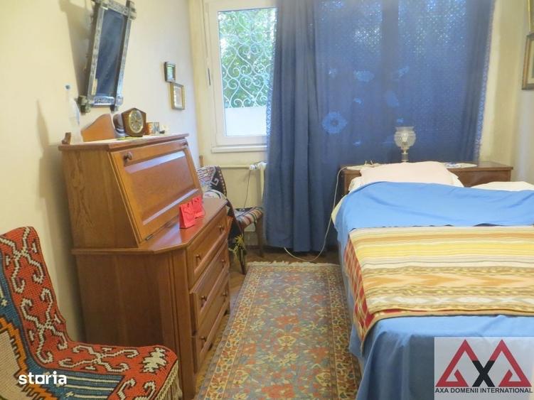 Apartament cu 3 camere semidecomandat în Titan