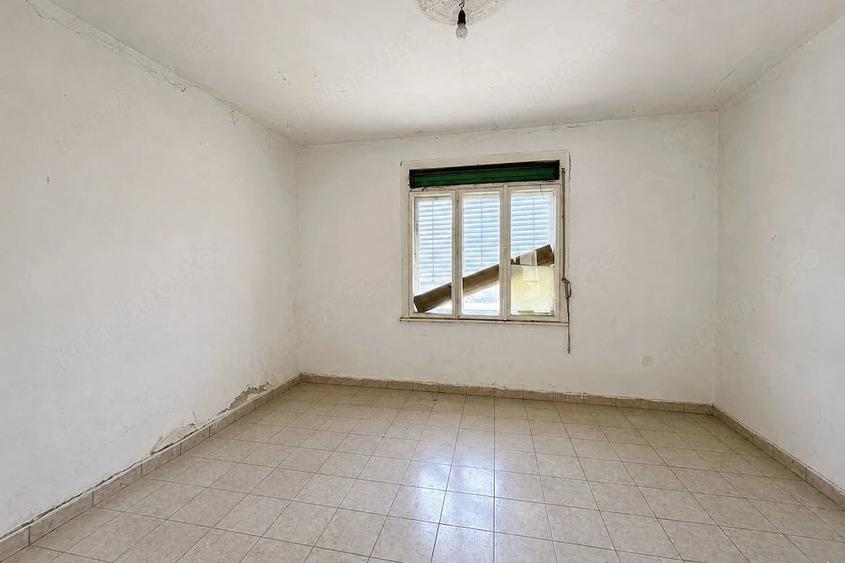 Casă cu 7 camere cu Teren 464 Mp în Pârneava
