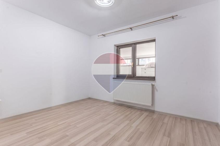 Apartament cu 3 camere semidecomandat în Valea Lupului