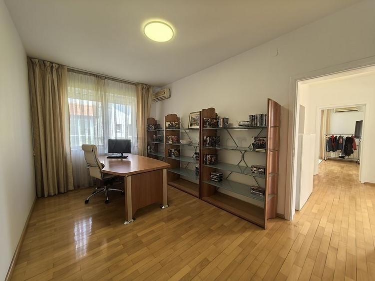 Casă individuală cu 6 camere cu Canalizare în Iancu Nicolae