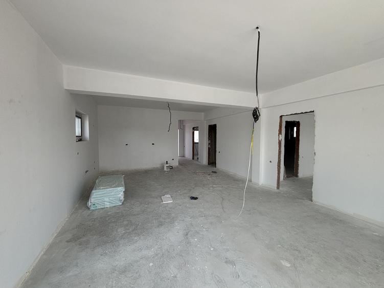 Casă individuală cu 4 camere cu Canalizare în Tunari