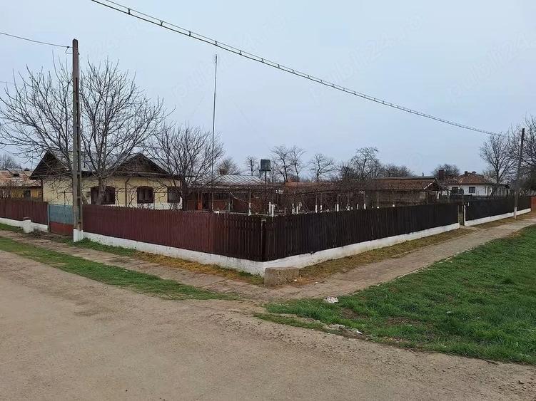 Casă cu 5 camere cu Teren 1200 Mp în Alexeni