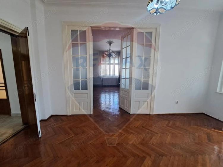 Casă cu 4 camere cu Teren 998 Mp în Gara
