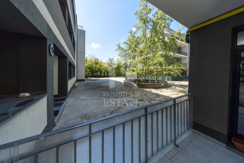 Apartament cu 2 camere semidecomandat, mobilat în Tractorul