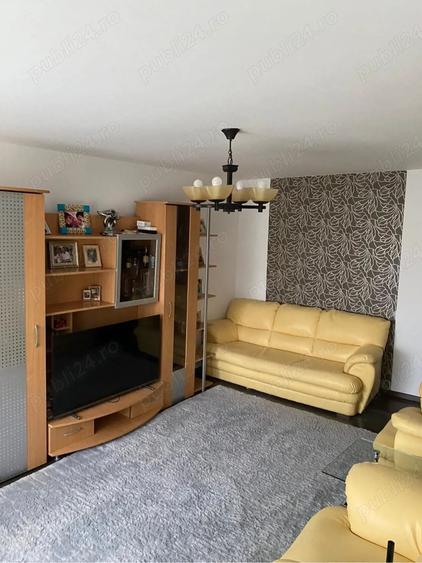 Apartament cu 3 camere semidecomandat în Central