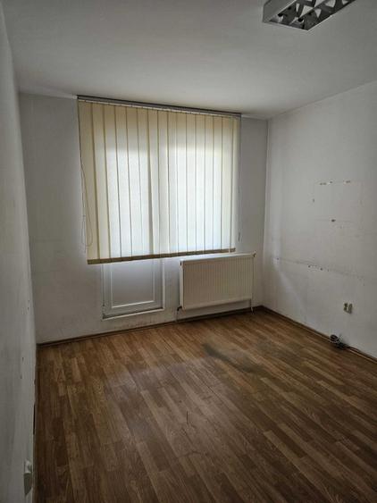 Apartament cu 3 camere nedecomandat în Central