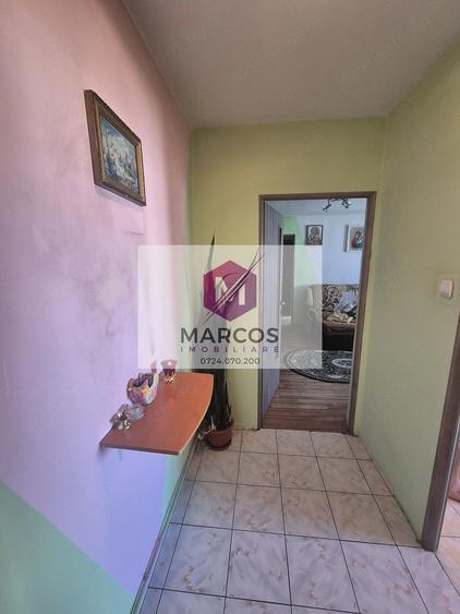 Apartament cu 3 camere semidecomandat în Cuptoare (Reșița)