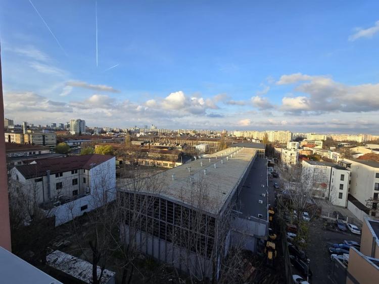 Apartament cu 3 camere semidecomandat, mobilat în Bucur Obor