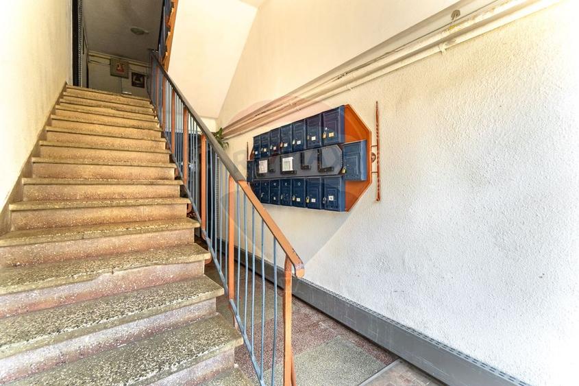 Apartament cu 2 camere semidecomandat în Central