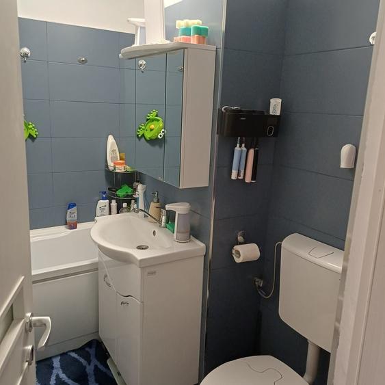 Apartament cu 4 camere semidecomandat în Hărmanului