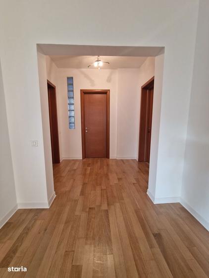 Apartament cu 4 camere, mobilat în Herăstrău