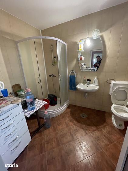 Casa de vanzare in apropierea Pie?ei de Rusi - 2