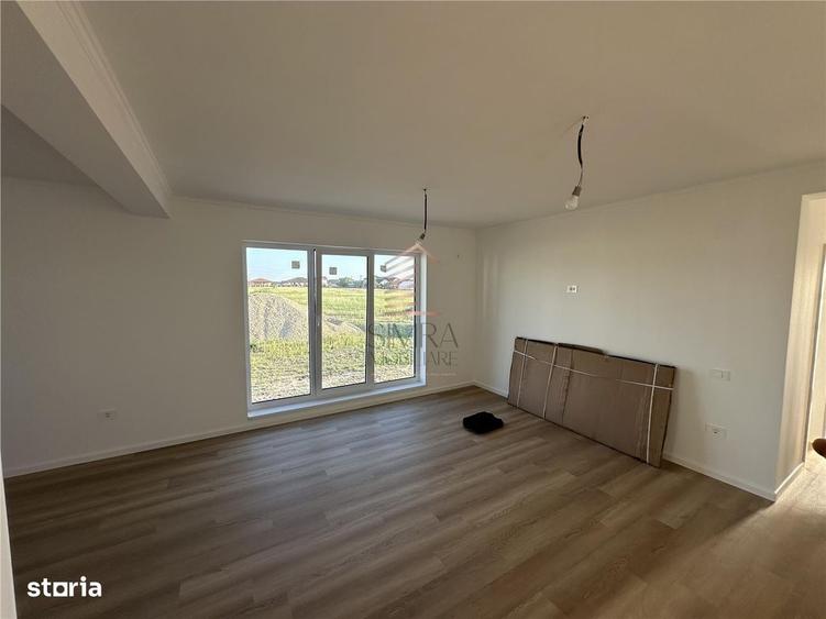 Casă cu 4 camere în Sântandrei