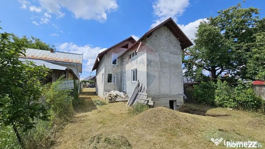 Casă cu 7 camere cu Teren 1700 Mp în Lisaura