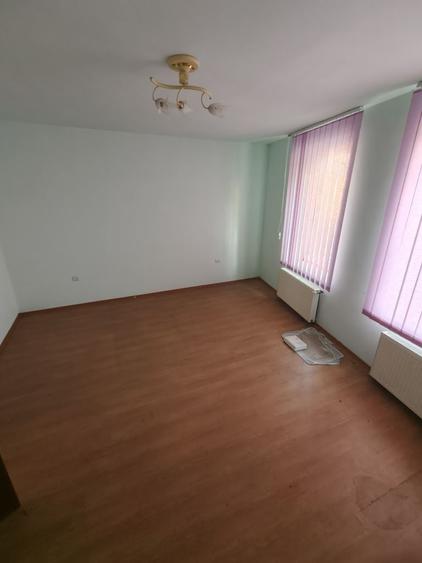 Casă cu 4 camere cu Teren 2826 Mp în Sânpetru