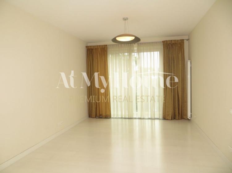 Apartament cu 4 camere decomandat, mobilat în Capitale