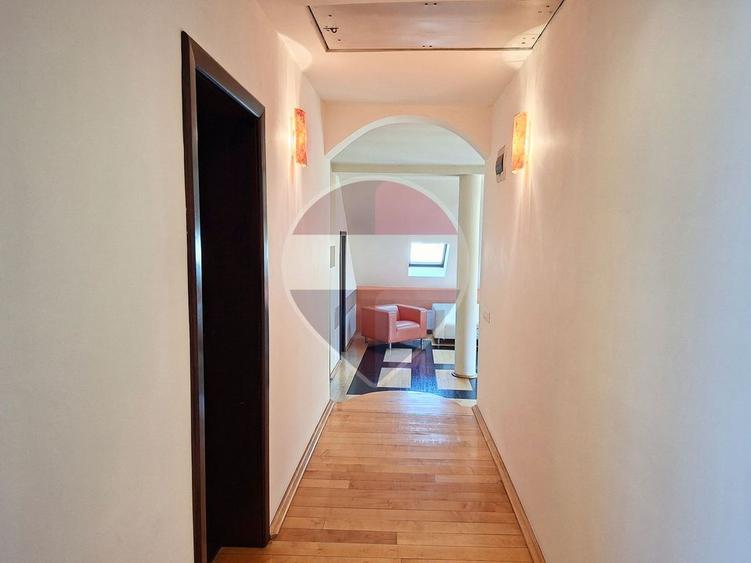 Casă individuală cu 6 camere cu Piscina în Central
