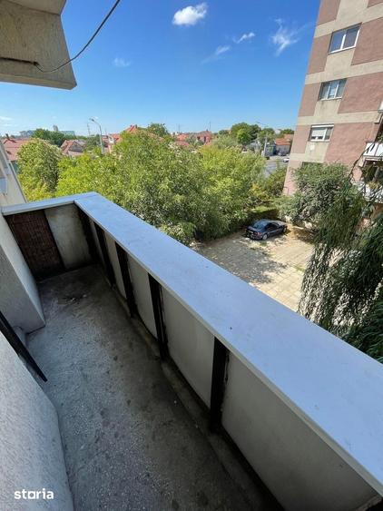 Apartament cu 4 camere decomandat în Micro 16