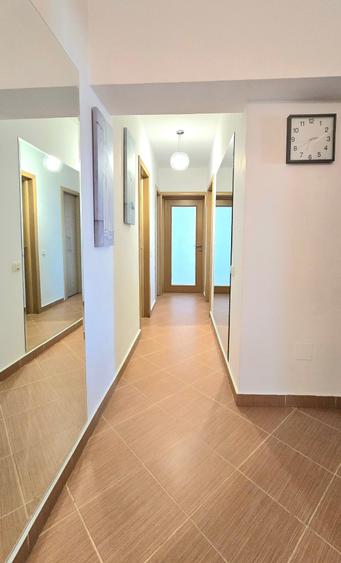 Apartament cu 3 camere semidecomandat în P-ța Unirii