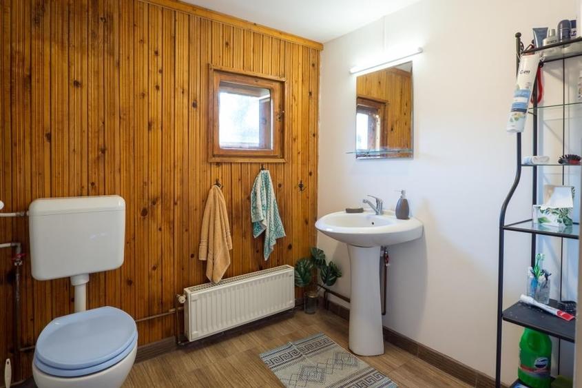 Casă cu 5 camere cu Teren 850 Mp în Pruni