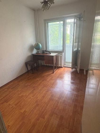 Apartament cu 3 camere decomandat în Dristor