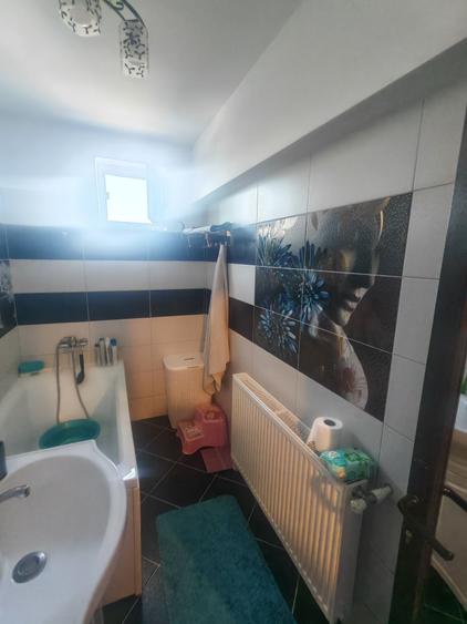 Apartament cu 3 camere semidecomandat în Dărmănești