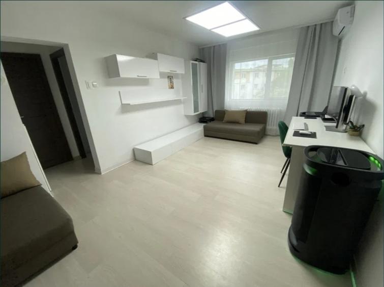 Apartament cu 3 camere semidecomandat, mobilat în Podu Roș — fotografia 2