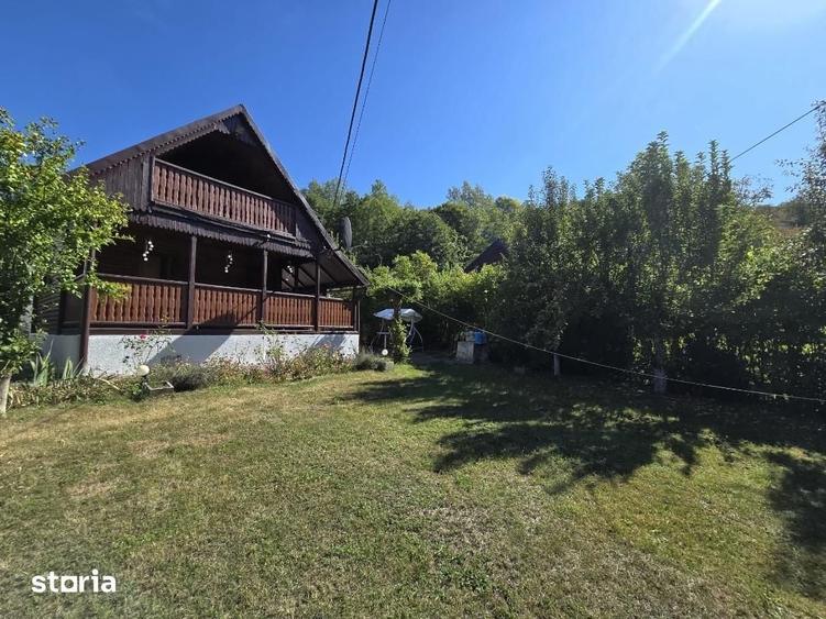 Casă cu 4 camere cu Teren 608 Mp în Livezile