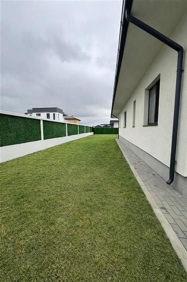 Casă individuală cu 3 camere cu Canalizare în Cristian