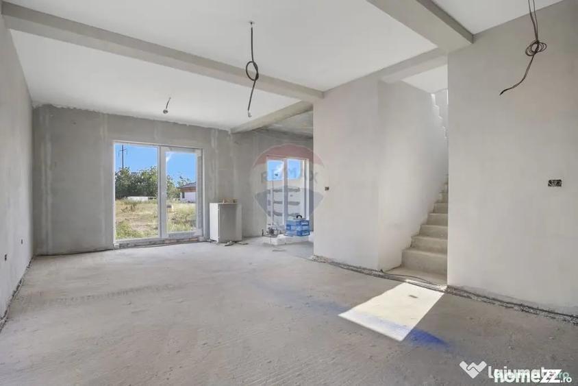 Casă cu 5 camere cu Teren 392 Mp în 6 Vânători