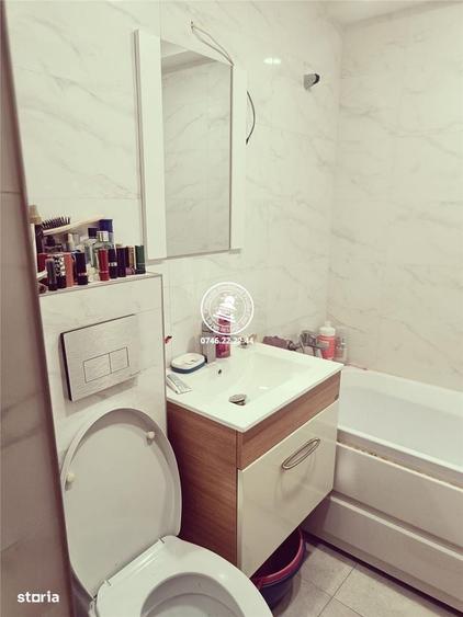 Apartament cu 3 camere decomandat în Podul de Piatră