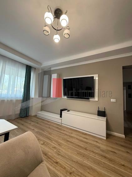 Apartament cu 3 camere decomandat în Lacul Tei