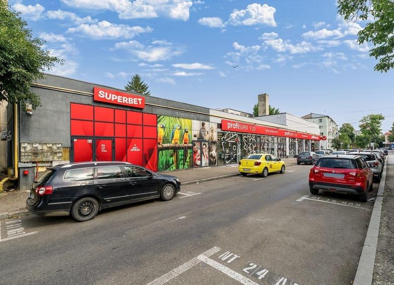 Spațiu comercial, de 808 mp, în Central