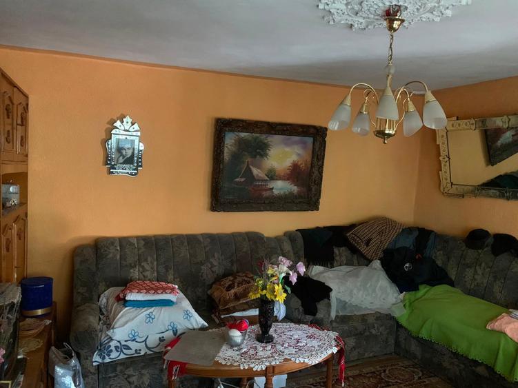 Casă cu 6 camere cu Teren 1874 Mp în Nana