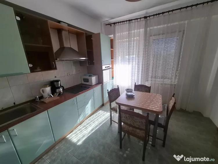 Apartament cu 3 camere decomandat în Boul Roșu