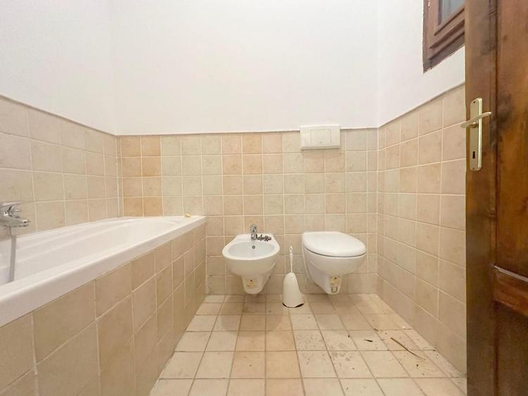 Apartament cu 4 camere decomandat, mobilat în Ultracentral
