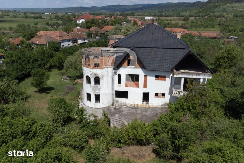 Casă cu Teren 5794 Mp în Aușeu
