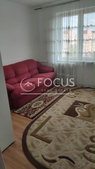 Apartament cu 3 camere decomandat în Tei