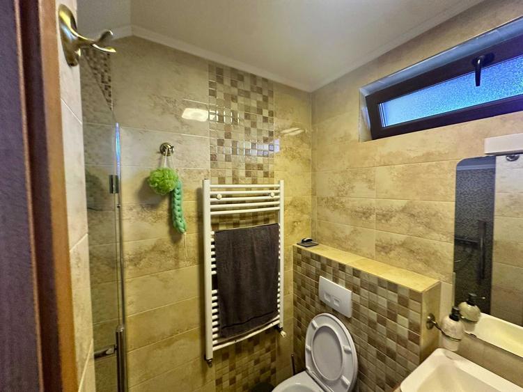 Casă cu 4 camere cu Teren 250 Mp în Exterior Vest