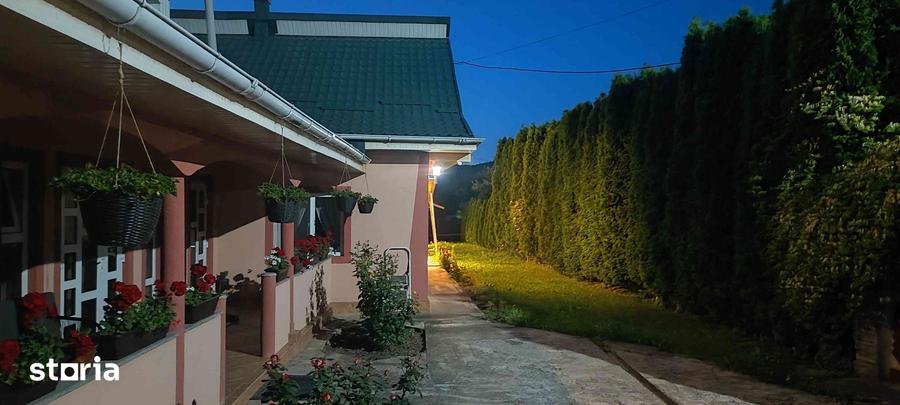 Casă cu Teren 3500 Mp în Vânători-Neamț