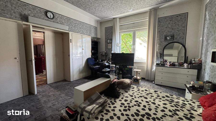 Apartament cu 4 camere semidecomandat în Elisabetin