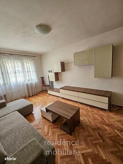 Apartament cu 3 camere decomandat în Între Lacuri