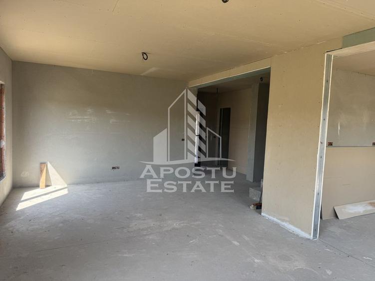 Casă cu 5 camere cu Teren 602 Mp în Ghiroda