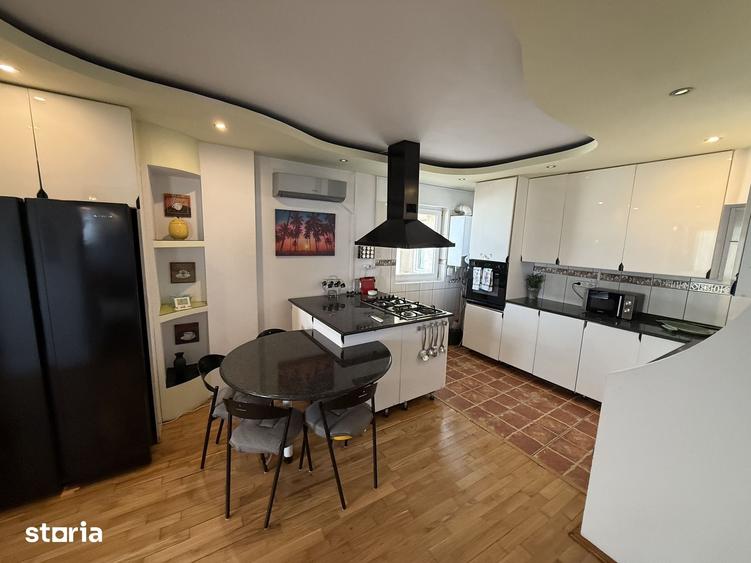 Apartament cu 3 camere decomandat în Faleza Nord
